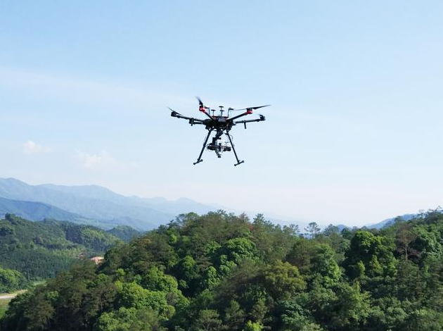 無人機(jī)為大山量“體溫” 硬核科技防山火(圖1)