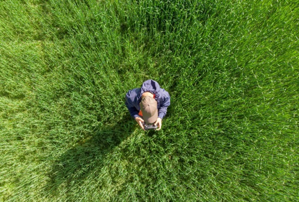 無人機應用哪些行業(yè)比較吃香?如何選擇適合自己的無人機行業(yè)(圖2) cz01.jpg