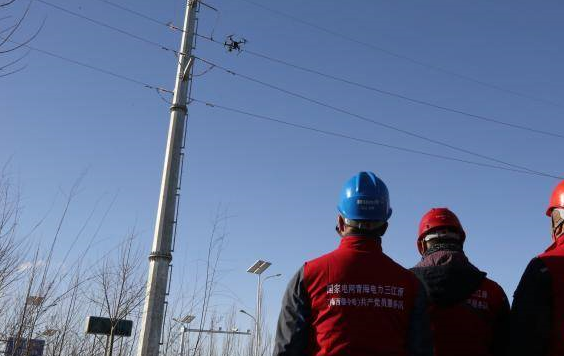 青海首次利用無人機進行智能化配網集中巡檢(圖1) 青海首次利用無人機進行智能化配網集中巡檢(圖1)