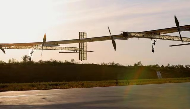 多家外媒持續(xù)關注中國大型太陽能無人機首飛成功(圖1) 多家外媒持續(xù)關注中國大型太陽能無人機首飛成功(圖1)